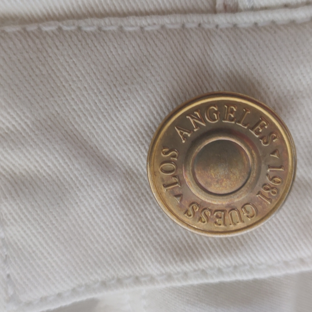 Guess Shorts - Picture 3 of 6